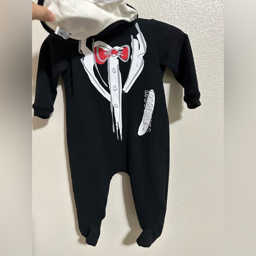 NWOT Moschino baby black onesie (6-9 months) unisex